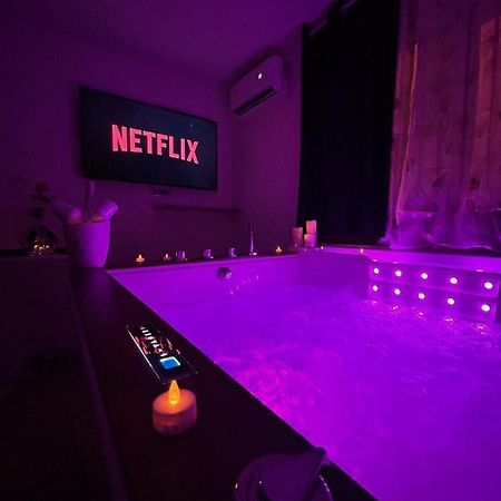 Love Room A Cannes - Appartement 25M2 Pour 2 Personnes Avec Un Jacuzzi Prive Exterior photo