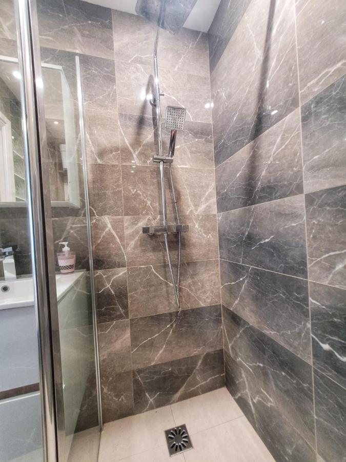 Love Room A Cannes - Appartement 25M2 Pour 2 Personnes Avec Un Jacuzzi Prive Exterior photo