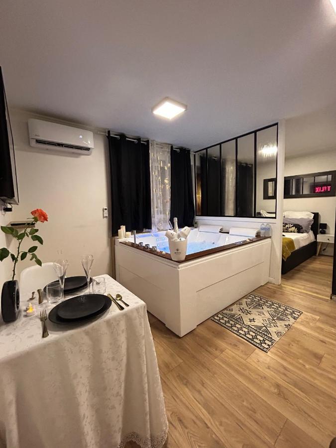 Love Room A Cannes - Appartement 25M2 Pour 2 Personnes Avec Un Jacuzzi Prive Exterior photo